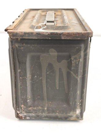 Frankreich, Gurtkasten / Munitionskasten für " 100 Cartouches do 12,7mm Modelle 1947. Datiert 1963. Ungereinigtes Stück
