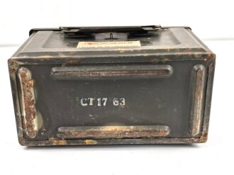 Frankreich, Gurtkasten / Munitionskasten für " 100 Cartouches do 12,7mm Modelle 1947. Datiert 1963. Ungereinigtes Stück