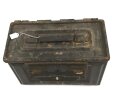Frankreich, Gurtkasten / Munitionskasten für " 100 Cartouches do 12,7mm Modelle 1947. Datiert 1963. Ungereinigtes Stück