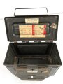 Frankreich, Gurtkasten / Munitionskasten für " 100 Cartouches do 12,7mm Modelle 1947. Datiert 1963. Ungereinigtes Stück