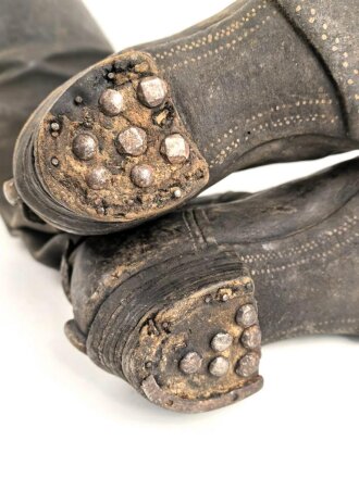 Kaiserreich und 1. Weltkrieg, Paar hohe Mannschaftsstiefel  für zum Beispiel Kürassiere. Ungereinigtes Paar, Sohlenlänge 29cm