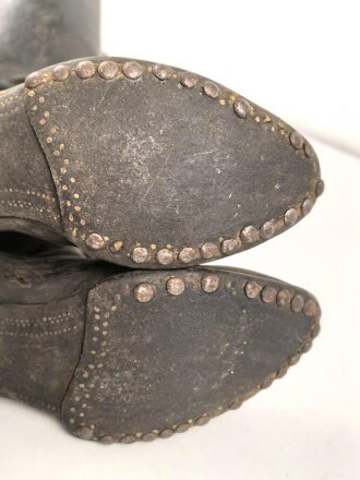 Kaiserreich und 1. Weltkrieg, Paar hohe Mannschaftsstiefel  für zum Beispiel Kürassiere. Ungereinigtes Paar, Sohlenlänge 29cm