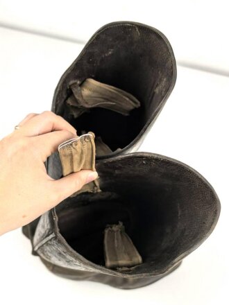 Kaiserreich und 1. Weltkrieg, Paar hohe Mannschaftsstiefel  für zum Beispiel Kürassiere. Ungereinigtes Paar, Sohlenlänge 29cm