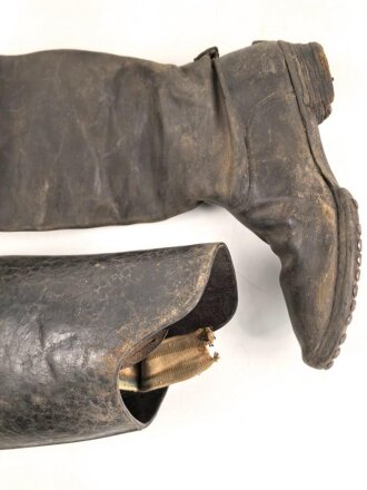 Kaiserreich und 1. Weltkrieg, Paar hohe Mannschaftsstiefel  für zum Beispiel Kürassiere. Ungereinigtes Paar, Sohlenlänge 29cm