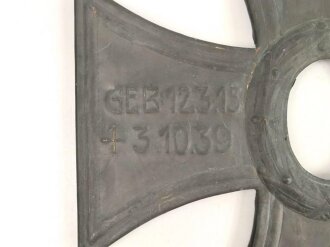 Feldzug gegen Polen, grosses Grabkreuz eines am 3.10.39 in Sanok Gefallenen Schützen. ma0e 39 x 39cm. Ungereinigtes Stück