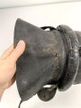 NSKK Motorrad Sturzhelm. Der lederne Wulst einseitig lose, die Enden der Kinnriemen abgerissen. Schwer leserliches RZM Etikett unter dem Schweißleder. Ungereinigtes Stück