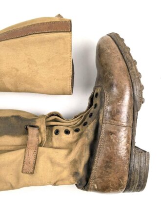 Paar Tropenstiefel für Angehörige der Luftwaffe. Ursprünglich nicht ganz paarig, aber aufgrund der Tragespuren sicherlich so getragenes Paar in gutem Gesamtzustand,  ungereinigt, Sohlenlänge 28,5cm