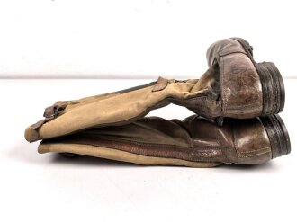 Paar Tropenstiefel für Angehörige der Luftwaffe. Ursprünglich nicht ganz paarig, aber aufgrund der Tragespuren sicherlich so getragenes Paar in gutem Gesamtzustand,  ungereinigt, Sohlenlänge 28,5cm