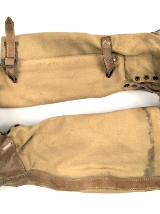 Paar Tropenstiefel für Angehörige der Luftwaffe. Ursprünglich nicht ganz paarig, aber aufgrund der Tragespuren sicherlich so getragenes Paar in gutem Gesamtzustand,  ungereinigt, Sohlenlänge 28,5cm