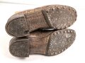 Paar Tropenstiefel für Angehörige der Luftwaffe. Ursprünglich nicht ganz paarig, aber aufgrund der Tragespuren sicherlich so getragenes Paar in gutem Gesamtzustand,  ungereinigt, Sohlenlänge 28,5cm