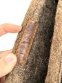 Paar Wachstiefel Wehrmacht, Filz mit Holzsohle, wurden über den normalen Stiefeln getragen. Kein Paar, aber optisch sehr ähnlich. Holzwurm in der Sohle