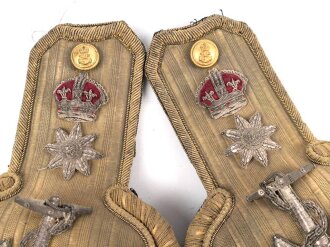 Großbritannien, Paar Epauletten für einen höheren Dienstgrad der Marine. Die Auflagen zum Teil gelöst