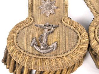 Großbritannien, Paar Epauletten für einen höheren Dienstgrad der Marine. Die Auflagen zum Teil gelöst
