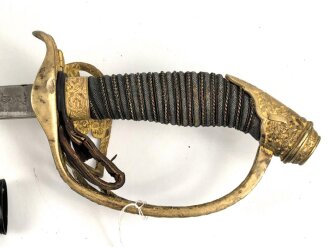 Preussen, Infanterie Offiziers Degen IOD Modell 1889 in Luxusausführung. Guter Gesamtzustand, die Scheide alt überlackiert. das Klappgefäß bleibt nicht am Griffstück, sondern klappt in seine jetztige Form zurück.