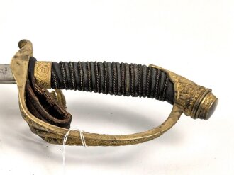 Preussen, Infanterie Offiziers Degen IOD Modell 1889 in Luxusausführung. Guter Gesamtzustand, die Scheide alt überlackiert. das Klappgefäß bleibt nicht am Griffstück, sondern klappt in seine jetztige Form zurück.
