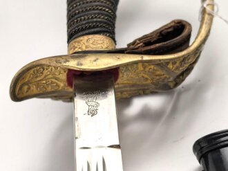 Preussen, Infanterie Offiziers Degen IOD Modell 1889 in Luxusausführung. Guter Gesamtzustand, die Scheide alt überlackiert. das Klappgefäß bleibt nicht am Griffstück, sondern klappt in seine jetztige Form zurück.
