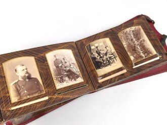 Preussen, Säbeltasche als Fotoalbum. " Dem Premier Lieutenant von Francken das Offizier Corps des 2. Westfälischen Husaren Regiments Nr. 11"