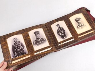Preussen, Säbeltasche als Fotoalbum. " Dem Premier Lieutenant von Francken dse Offizier Corps des 2. Westfälischen Husaren Regiments Nr. 11"