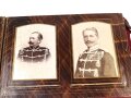 Preussen, Säbeltasche als Fotoalbum. " Dem Premier Lieutenant von Francken dse Offizier Corps des 2. Westfälischen Husaren Regiments Nr. 11"