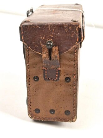 1. Weltkrieg, Behälter zum Fernglas 08 von Goerz Berlin. Zum Teil aus Ersatzmaterial, die beiden verschlussriemen abgerissen