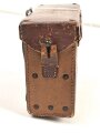 1. Weltkrieg, Behälter zum Fernglas 08 von Goerz Berlin. Zum Teil aus Ersatzmaterial, die beiden verschlussriemen abgerissen