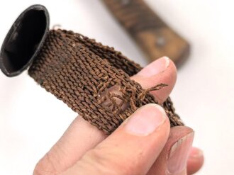1. Weltkrieg, Grabendolch für ohne Herstellerbezeichnung, die Tragschlaufe aus Ersatzmaterial, Scheide Originallack.