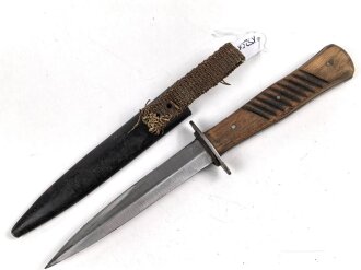 1. Weltkrieg, Grabendolch für ohne Herstellerbezeichnung, die Tragschlaufe aus Ersatzmaterial, Scheide Originallack.