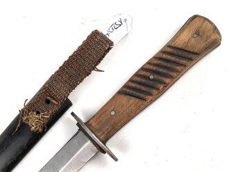 1. Weltkrieg, Grabendolch für ohne Herstellerbezeichnung, die Tragschlaufe aus Ersatzmaterial, Scheide Originallack.