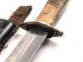 1. Weltkrieg, Grabendolch für ohne Herstellerbezeichnung, die Tragschlaufe aus Ersatzmaterial, Scheide Originallack.