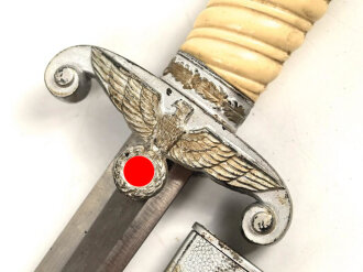 Dolch für Offiziere des Heeres, saubere Klinge von Höller Solingen. Vor langer Zeit silbern lackiert.