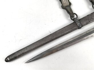 Dolch für Offiziere des Heeres mit Gehänge und Portepee. Hersteller WKC, Klinge geht recht "schwer" in die Scheide