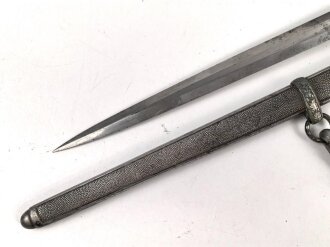 Dolch für Offiziere des Heeres mit Gehänge und Portepee. Hersteller WKC, Klinge geht recht "schwer" in die Scheide