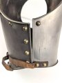 Frankreich, Eiserner Kürass. Das Vorderteil mit Beschuss, der Rücken  markiert " Manufactur de Chatelleraut 1852.  Der Rücken etwas größer als die Brust
