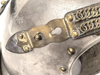 Frankreich, Eiserner Kürass. Das Vorderteil mit Beschuss, der Rücken  ohne markierungen. Bauchgurt ergänzt.  Nicht nummerngleich.