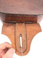 1. Weltkrieg, Kochgeschirrtasche für Berittene, gestempelt " Jäger Regiment zu Pferd 1915"  Das Angenähte Lederstück sowie ein Teil des Verschlussriemens neuzeitlich ergänzt
