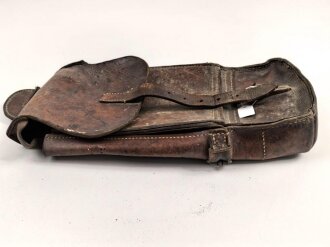 1. Weltkrieg, Tasche für berittenes Hufbeschlagpersonal. Ungereinigtes Stück, datiert 1917