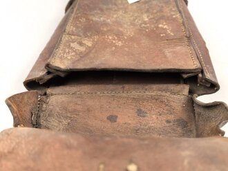 1. Weltkrieg, Tasche für berittenes Hufbeschlagpersonal. Ungereinigtes Stück, datiert 1917
