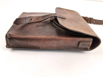 1. Weltkrieg, Tasche für unberittenes Hufbeschlagpersonal. Ungereinigtes Stück, der Trageriemen abgerissen