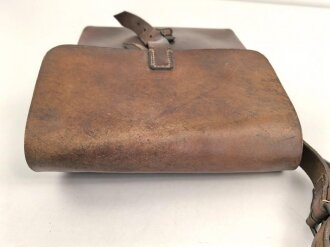 1. Weltkrieg, Tasche für unberittenes Hufbeschlagpersonal. Ungereinigtes Stück, der Trageriemen abgerissen