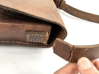 1. Weltkrieg, Tasche für unberittenes Hufbeschlagpersonal. Ungereinigtes Stück, der Trageriemen abgerissen