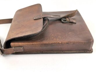 1. Weltkrieg, Tasche für unberittenes Hufbeschlagpersonal. Ungereinigtes Stück, der Trageriemen abgerissen