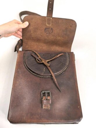 1. Weltkrieg, Tasche für unberittenes Hufbeschlagpersonal. Ungereinigtes Stück, der Trageriemen abgerissen