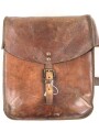 Packtasche für Berittene. Alter und Herkunft unbekannt. Maße etwa 26 x 30 x 10cm