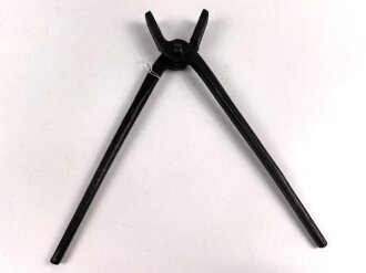 Schmiedezange für Fahnenschmied Wehrmacht, markiert " Reichsheer 1943" neuzeitlich lackiert, Gesamtlänge 35cm
