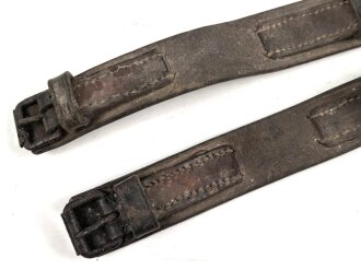 Kavallerie oder bespannte Artillerie, Paar Lederriemen jeweils 33cm, ungereinigt