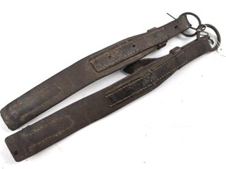 Kavallerie oder bespannte Artillerie, Paar Lederriemen jeweils 33cm, ungereinigt