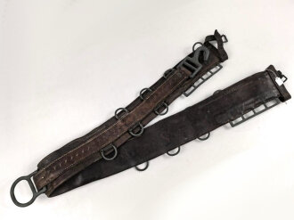 Brustblatt zum Sielengeschirr 25 der Wehrmacht , gereinigtes Stück datiert 1944, die Metallteile neuzeitlich lackiert
