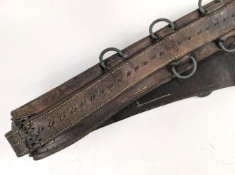 Brustblatt zum Sielengeschirr 25 der Wehrmacht , gereinigtes Stück datiert 1942, die Metallteile neuzeitlich lackiert