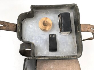 Kavallerie, Behälter aus Ersatzmaterial für Scherenfernrohr. Guter Gesamtzustand, datiert 1942