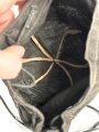 Filter zur Pferdegasmaske 41 der Wehrmacht. Ungebrauchtes Stück in sehr gutem Zustand, in der zugehörigen Transporthülle